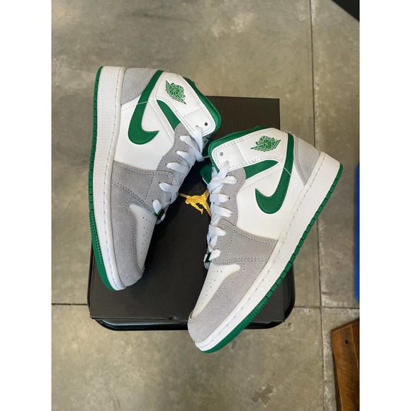Jordan 1 Mid White Green Grey SZ 4y - Picture 5 of 8